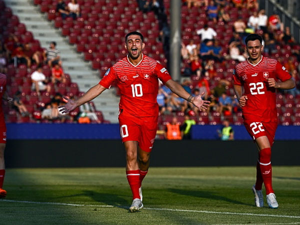 אימרי. ברגל ימין (Eóin Noonan - Sportsfile/UEFA via Getty Images)