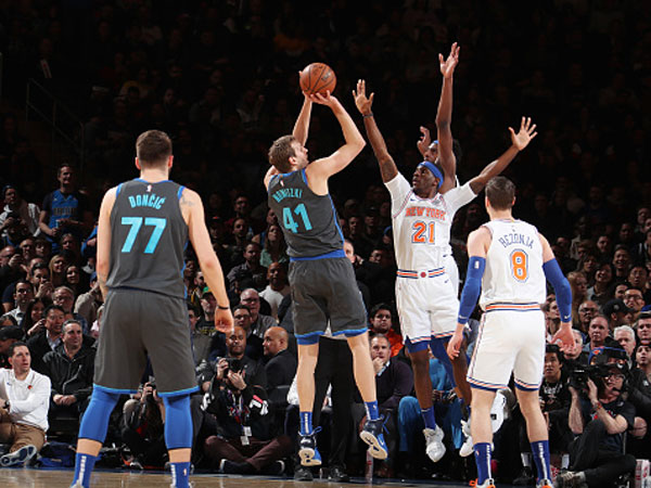 ערב מרגש לנוביצקי (צילום: Nathaniel S. Butler/NBAE via Getty Images)