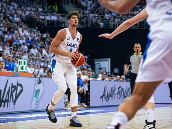 וצלף שלשה שכפתה הארכה (FIBA)