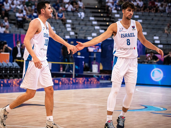 המבוגר האחראי הגיע (FIBA)