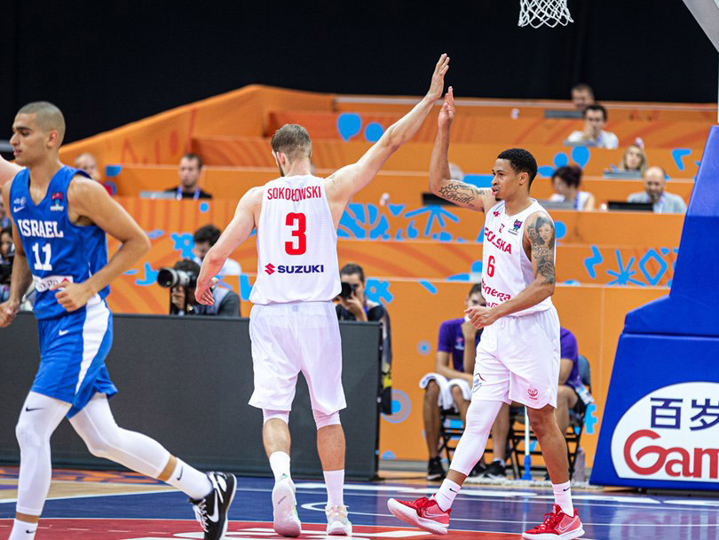 הפולנים שלטו מהפתיחה ועד הסיום (FIBA)