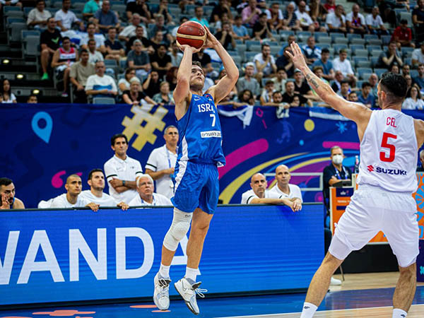 מוכן למלחמה. מקל (FIBA)