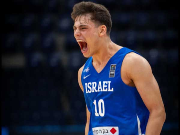 איזו הופעה אדירה שלו. עומר מאייר (FIBA)