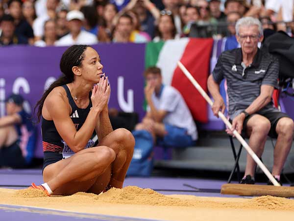 ג`ונסון תומפסון. איבדה את הפסגה בקרב 7 (GETTY)