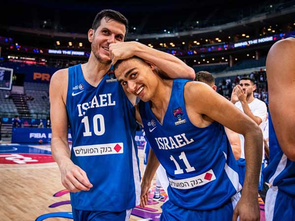 פניני ומדר. ממשיכים קדימה (FIBA)