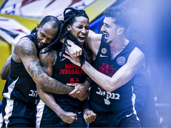 שלשת ניצחון גדולה של ספידי סמית' (FIBA)