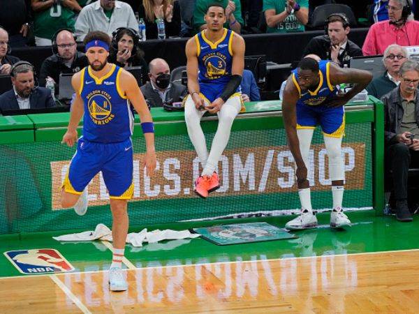 גרין, קליי תומפסון ופול בגמר. לא שקט (Mark Blinch/NBAE via Getty Images)