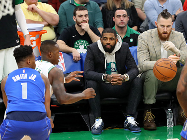 גם הפעם צפה מהצד. ארווינג (getty)