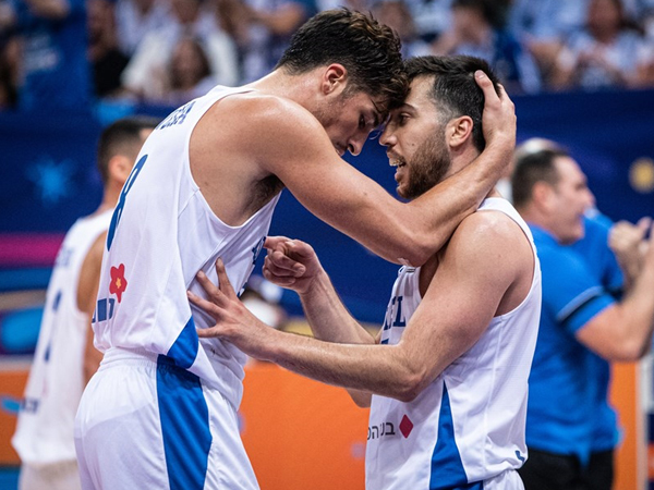 בלאט סייע עם 10 אסיסטים (FIBA)