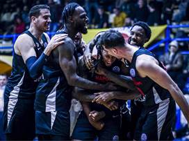 שלשת ניצחון גדולה של ספידי סמית' (FIBA)