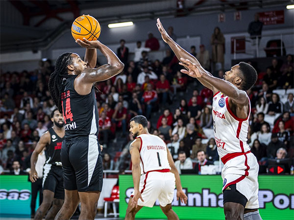 בהרכב החזק ביותר. י-ם במשחק הקודם נגד בנפיקה (FIBA)