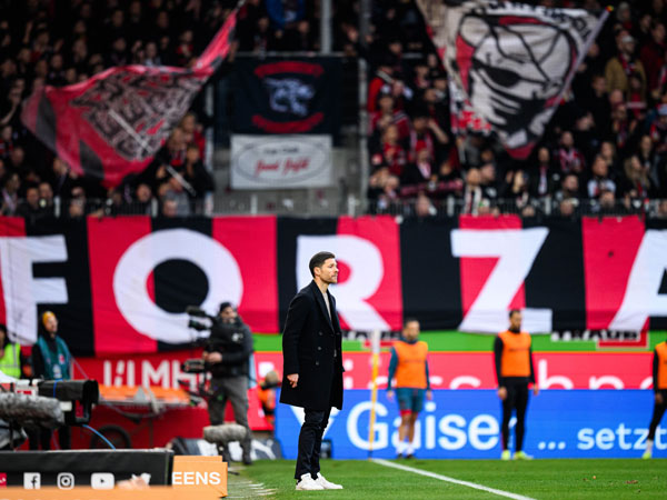 צ`אבי אלונסו. יפגוש את קרבאח (Jörg Schüler/Bayer 04 Leverkusen via Getty Images)