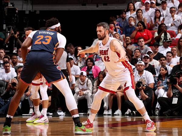 שתי הקבוצות התקשו לקלוע (Issac Baldizon/NBAE via Getty Images)