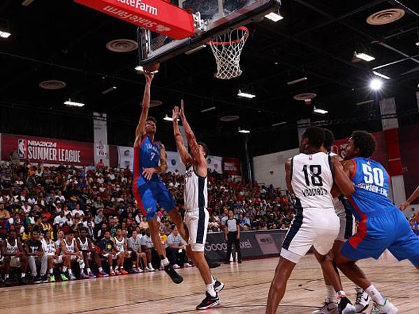 מבטיח (Zach Beeker/NBAE via Getty Images)