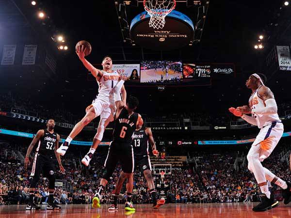 דווין בוקר מתעופף לעוד משחק מפלצתי (getty, Barry Gossage)