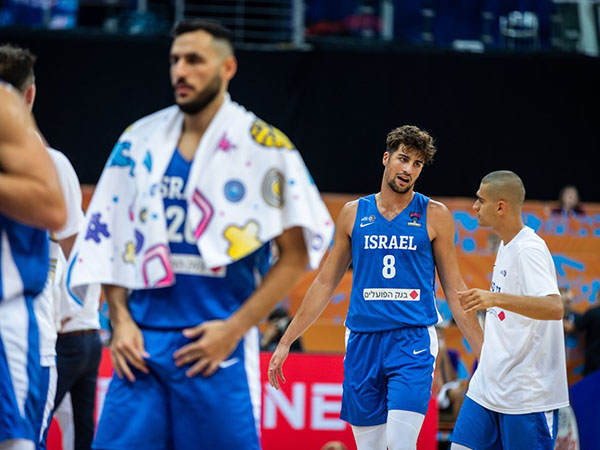 לרוב השחקנים היתה בטן מלאה על האיגוד (FIBA)