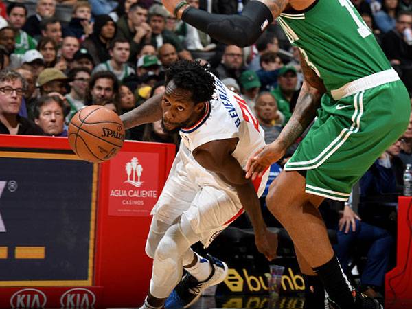 הצגה של הקליפרס (צילום: Andrew D. Bernstein/NBAE via Getty Images)