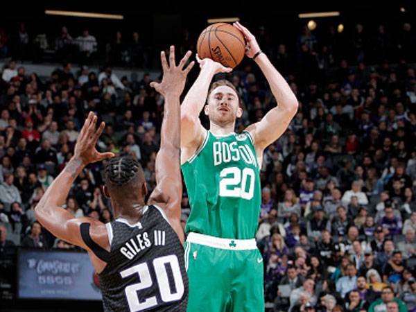 עוד צעד בקאמבק. הייוורד (צילום: Rocky Widner/NBAE via Getty Images)