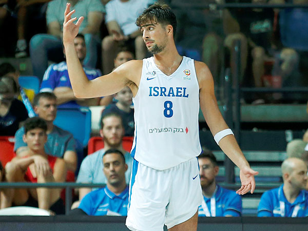 במוק' אליפות העולם לא נראה כמו שחקן NBA (צילום: אלן שיבר)