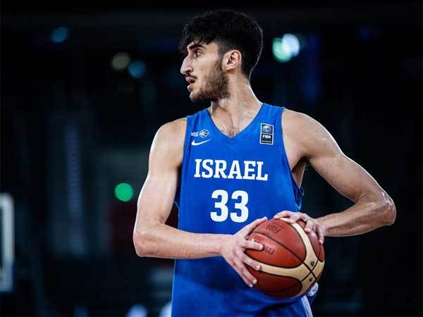 צ'אצ'אשןןילי עם הכדור (FIBA)