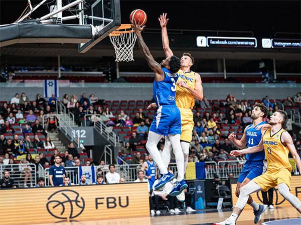 בכורה נפלאה לקרינגטון (FIBA)