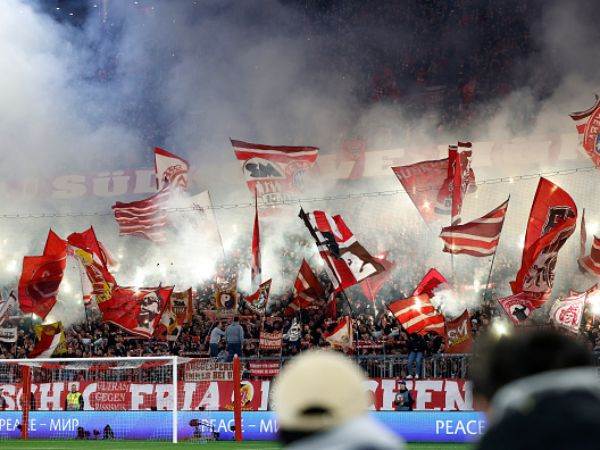 Madness in the stands: watch Bayern Munich fans