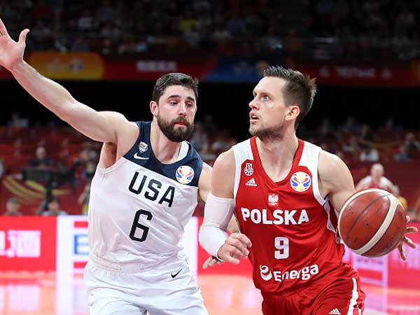 מתאוש. דרמה משפחתית בחדר ההלבשה (Photo by Lintao Zhang/Getty Images)