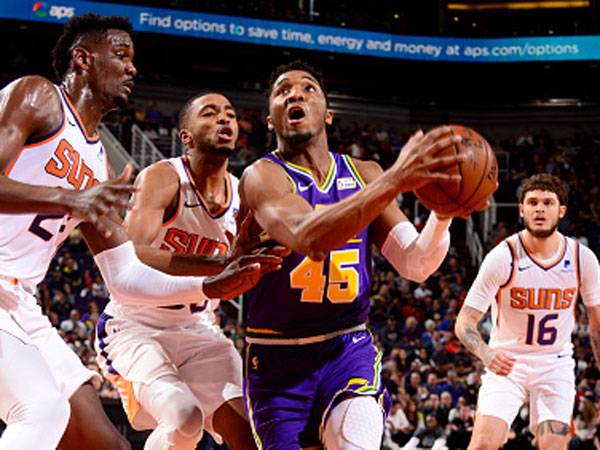 הג'אז ברחו ברבע האחרון (צילום:  Barry Gossage/NBAE via Getty Images)