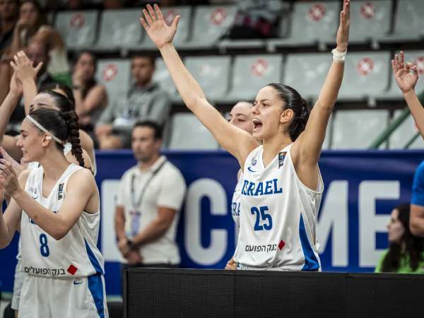 הישג אדיר (FIBA)