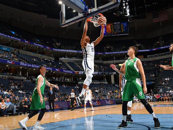 קאבוקלו. מפתיע (Jesse D. Garrabrant/NBAE via Getty Images)