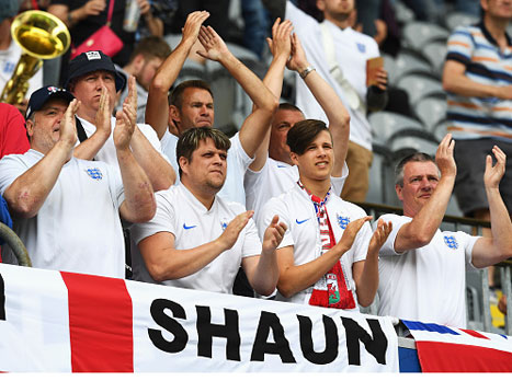 אוהדי אנגליה מספקים הרבה צבע (gettyimages)