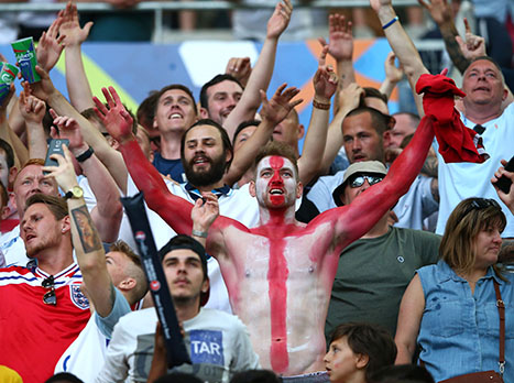 מרגישים את השער באוויר. אוהדי אנגליה בוולודרום (getty)