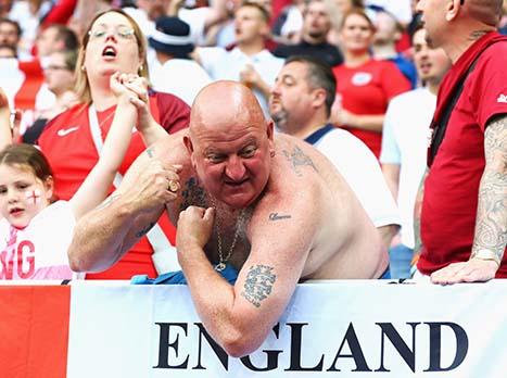 במקרה של ניצחון אנגלי, הייתם מחבקים אותו? (getty)