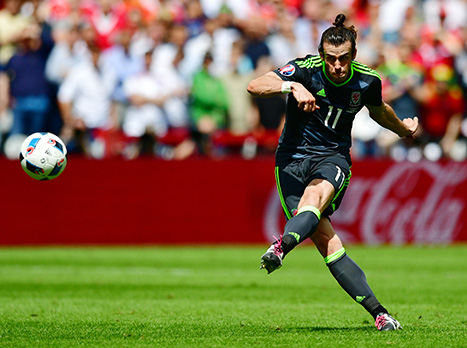 רגע כיבוש השער. בייל מדהים את אנגליה