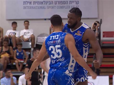 צפו בשלשה הנפלאה של בורג >>