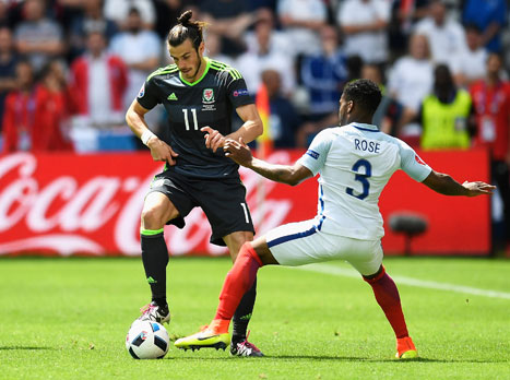 למי שתהה. גארת` בייל על המגרש, הוא פשוט לא מורגש עד כה.